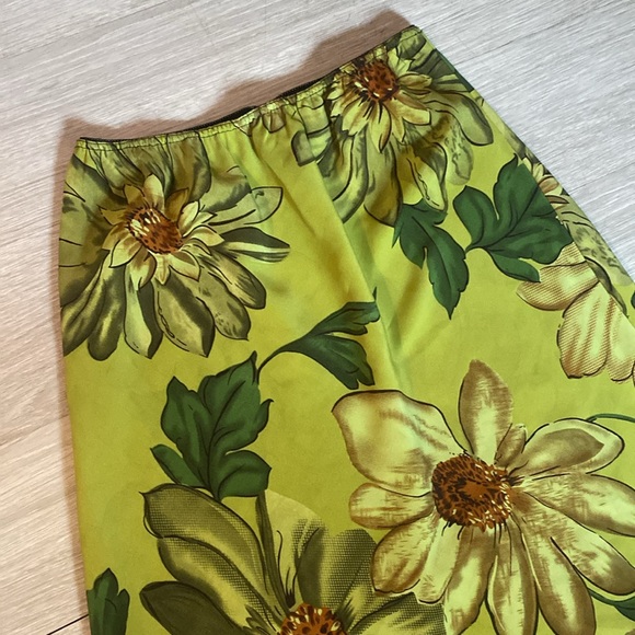Dresses & Skirts - 90’s floral skirt